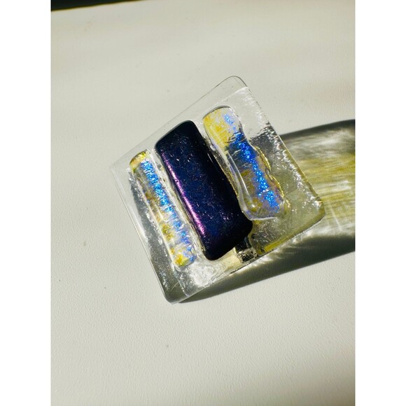 Handmade dichroic glass brooch pin - Picture 2 of 6